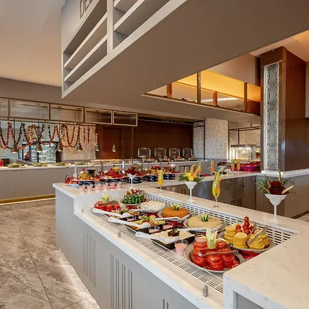Justiniano Deluxe Otel Okurcalar